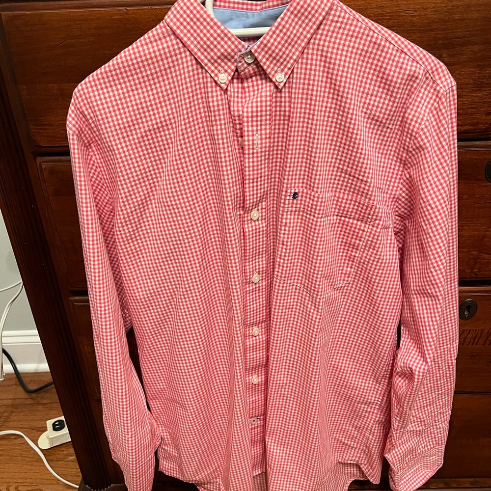 Beautiful pink checked IZOD button up.  Light material, great for hot climates